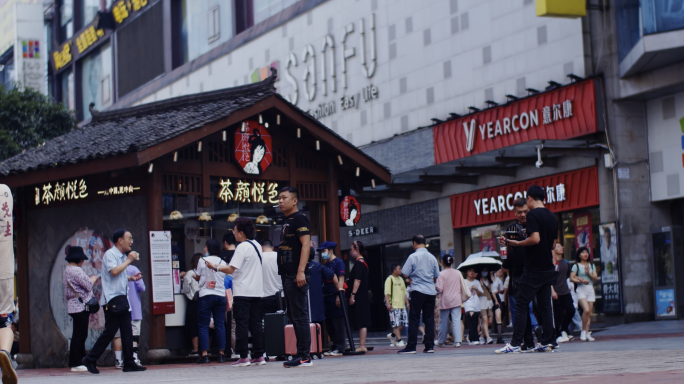 步行街文和友和茶颜悦色