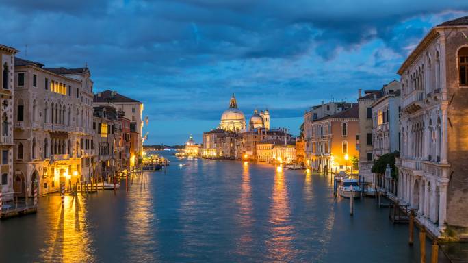 夜晚威尼斯的景观水城欧洲旅游海外游
