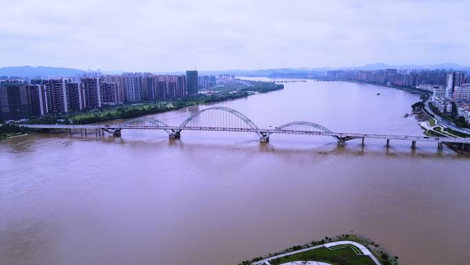 航拍雨后的江西吉安大桥