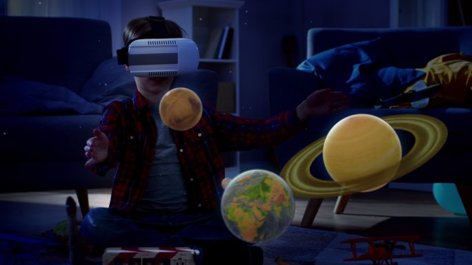 小男孩戴着增强现实眼镜操纵3D行星