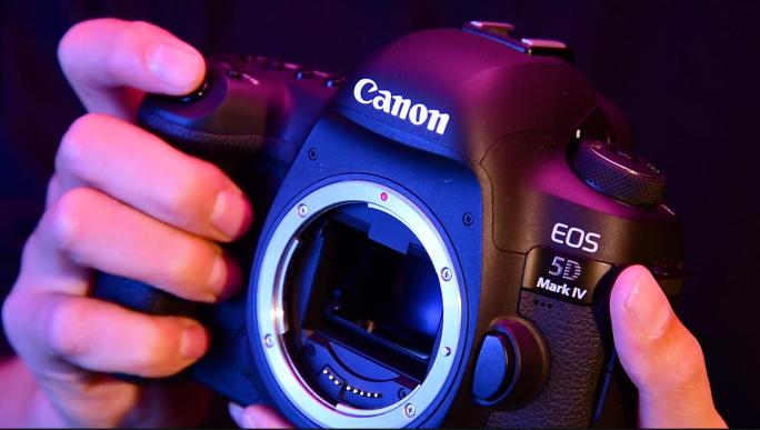 赛朋博克相机镜头安装影棚拍摄红蓝光效素材