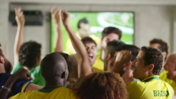 巴西球迷在观看足球比赛