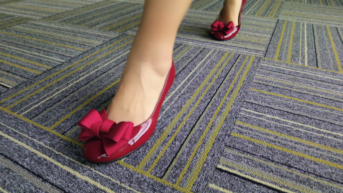 【原创】红色高跟鞋-美女走路