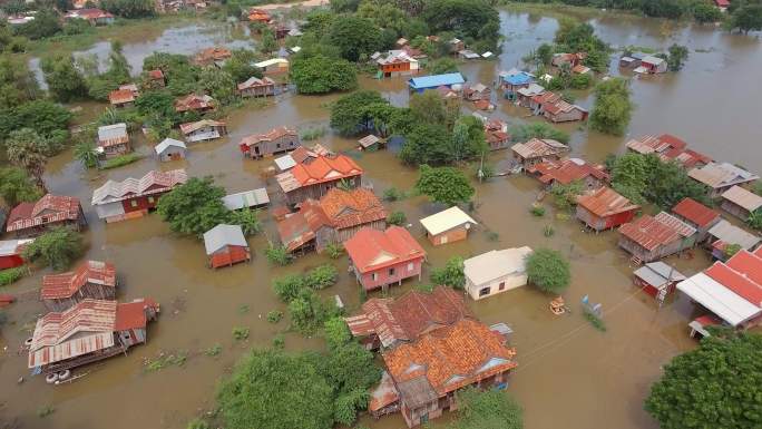 在季风降雨期间，被淹没的村庄