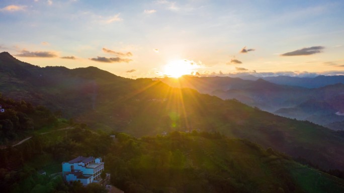 山间日出