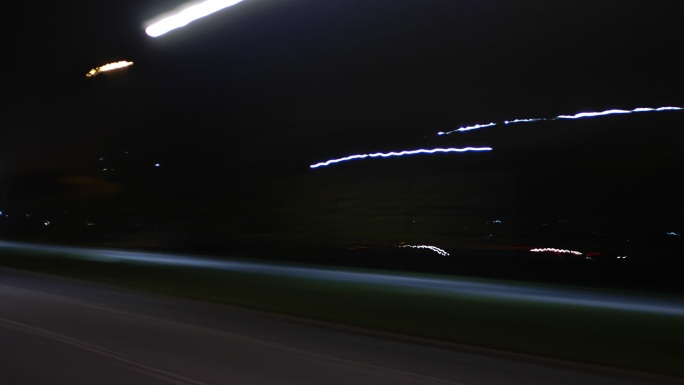 在大街上上行驶