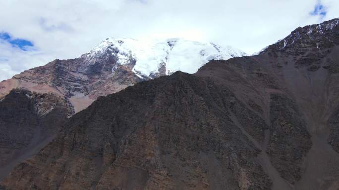 4k航拍震撼雪山山巅高海拔大自然