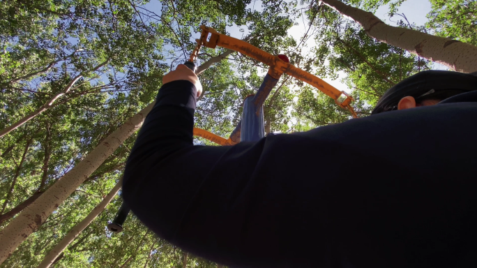 4K女人健身背影、森林公园锻炼健身