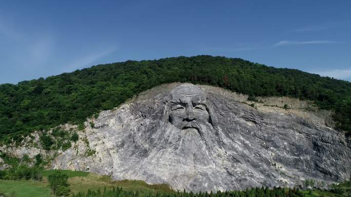 航拍襄阳大岘山生态旅游区伏羲山体石刻雕像