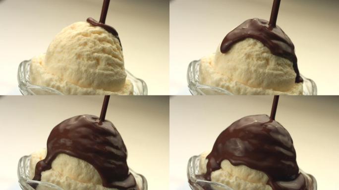 把巧克力倒在冰淇淋上