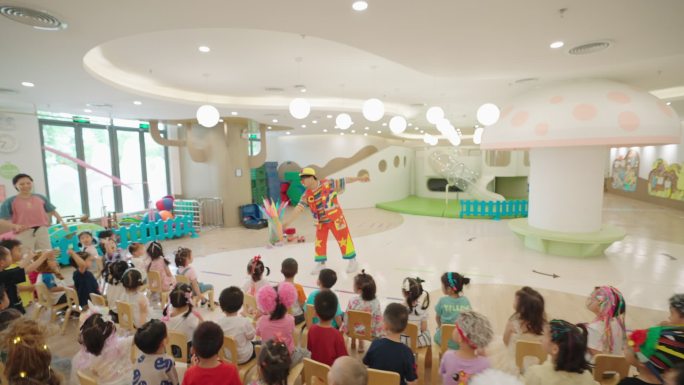 小丑幼儿园表演