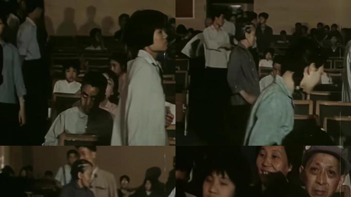 1972年，市民进入电影院看电影