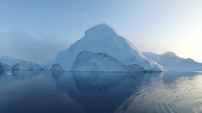 冰山冰川融化北极南极海上雪山冰山一角