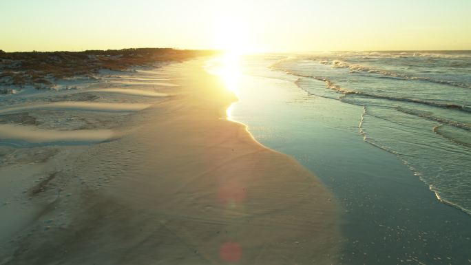 阳光下的海滩