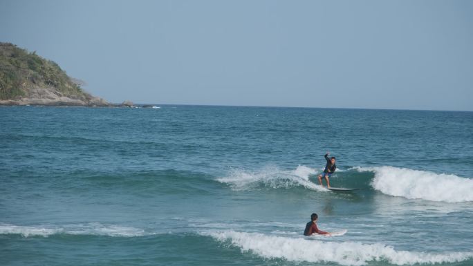 海南万宁石梅湾日月湾冲浪风光