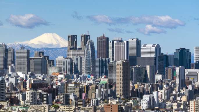 鸟瞰新宿区东京城景和富士山背景延时