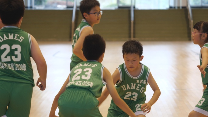 【原创4K】小学生体育课打篮球