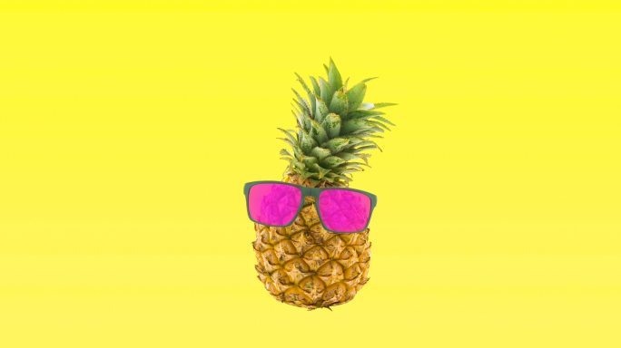 菠萝舞配粉色眼镜黄色背景沙滩派对