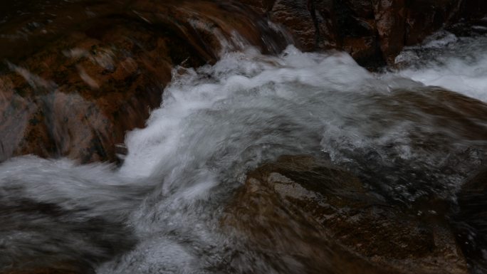 实拍特写山内澄清激涌流水