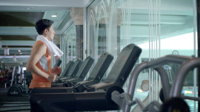 跑步健身运动健身房锻炼身体