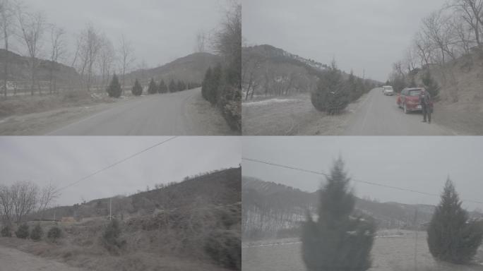 村公路陕北山区冬天雪后的道路车辆行