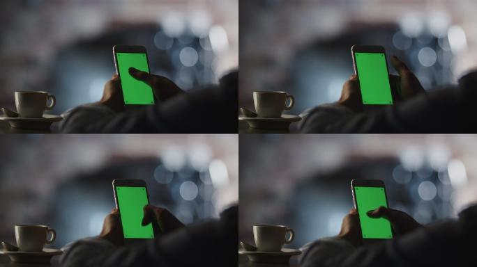 在咖啡馆使用绿屏手机