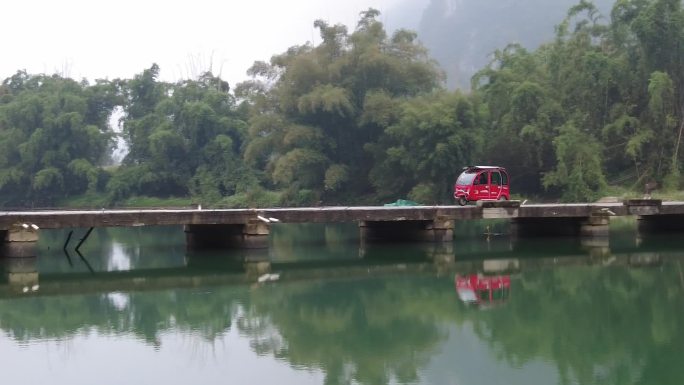 老年代步车三轮车乡村风景