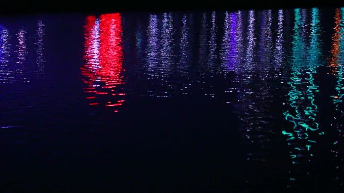 夜色河水流水蓝色灯光