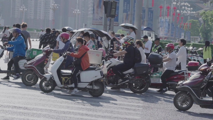 城市嘈杂人流车流