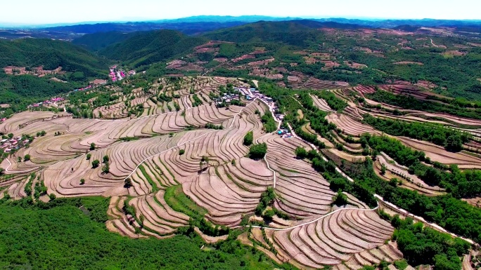 乡村 旅游 旱作梯田玉米种植梯田姜女塑像