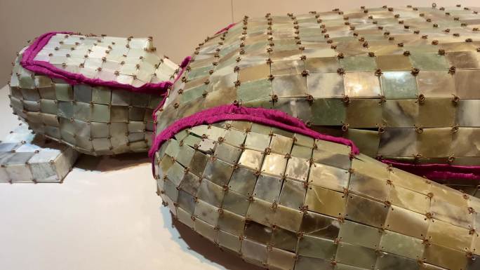 东汉“铜缕玉衣”在安徽淮北市博物馆展出