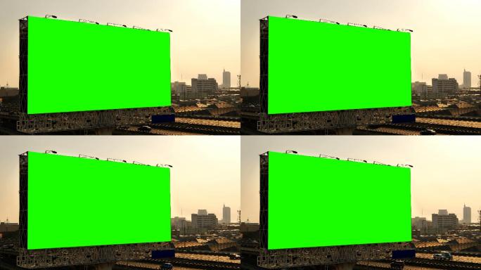 日落时分高速公路广告牌的绿屏