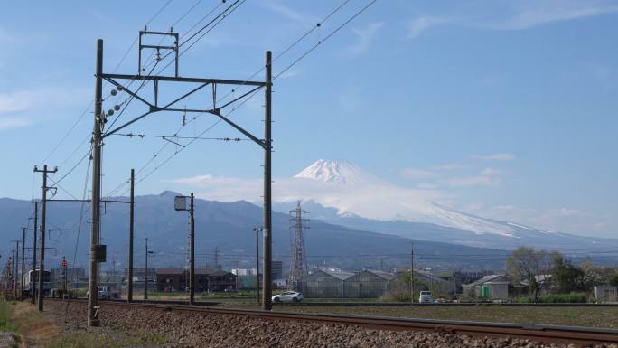 三岛市富士山为背景的列车。