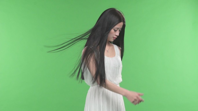 长发飘飘的女孩美女绿幕长发黑发洗发水广告