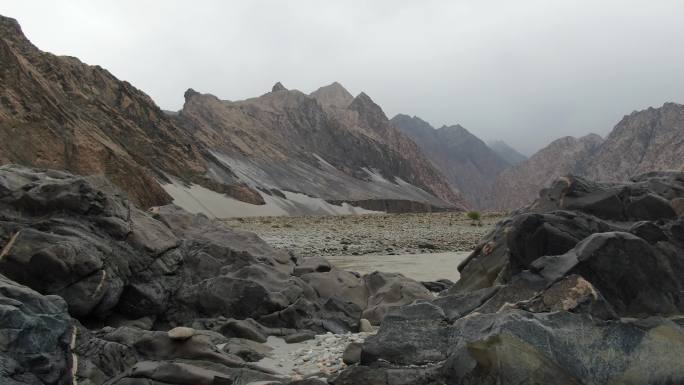 新疆喀什塔莎古道4K河谷航拍