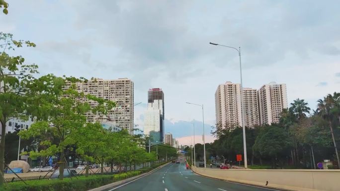 行车记录城市行驶前行夕阳道路城市南宁