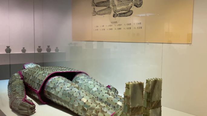 东汉“铜缕玉衣”在安徽淮北市博物馆展出