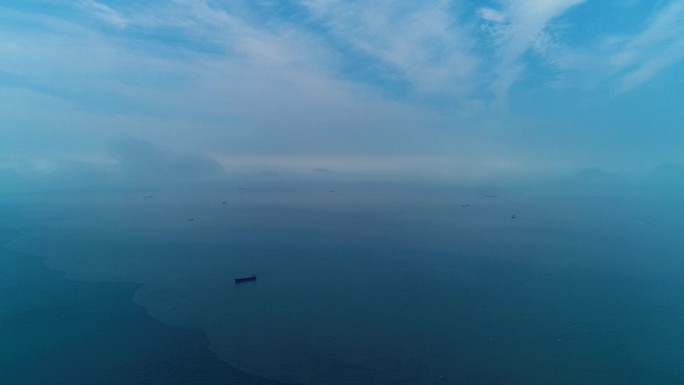 2K江海交汇处船只驶向远海通航