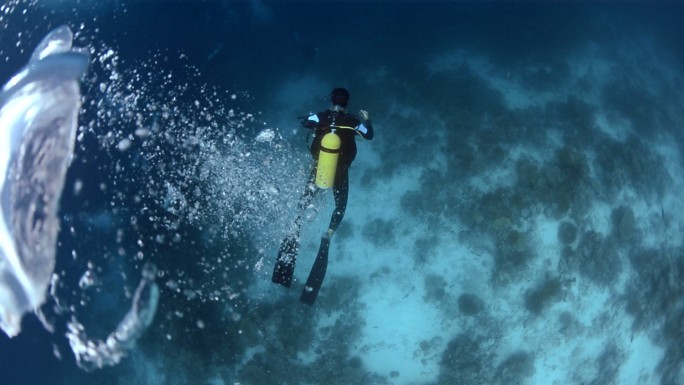 潜水深海氧气管下潜极限运动