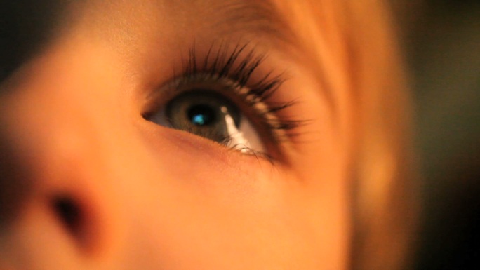 眼睛特写小孩视觉视力精力精神大眼