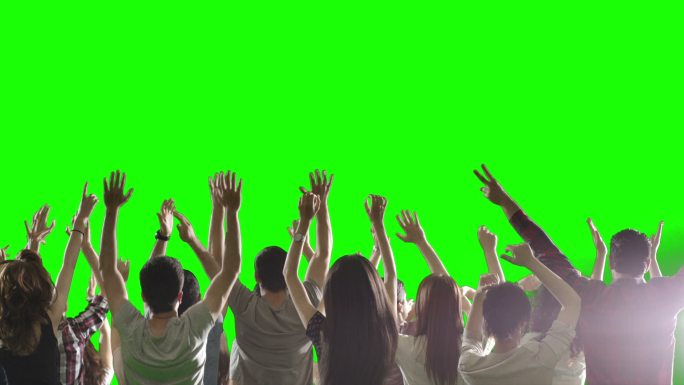 一群人在绿色屏幕上跳舞。