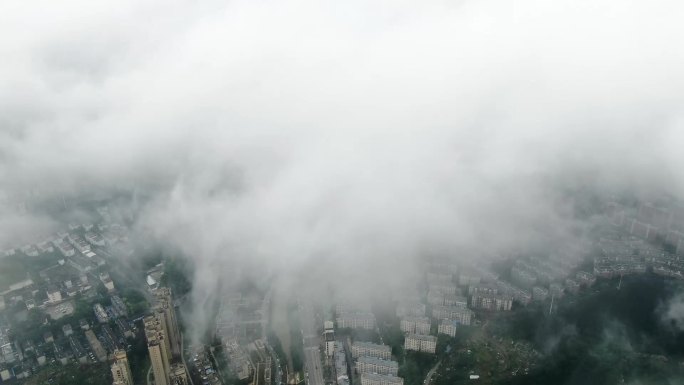 无人机穿过云层航拍城市1-lxj