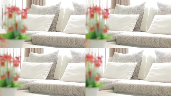 客厅里的白色沙发，带推拉镜头