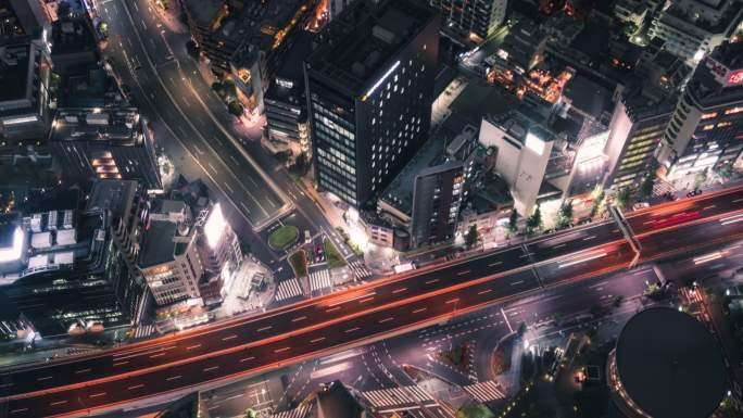 东京市中心繁华街道的俯瞰图