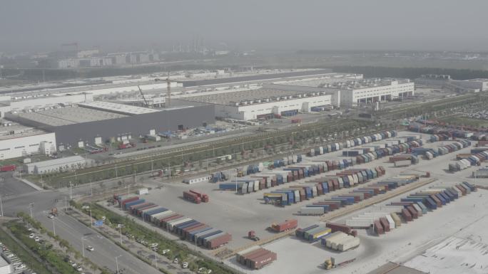 4K-Log航拍繁忙的特斯拉上海超级工厂