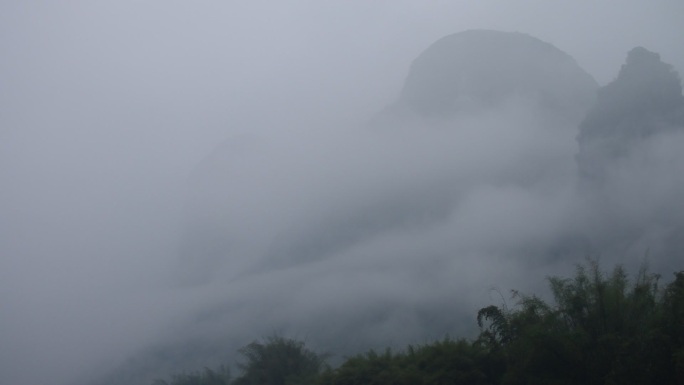 自然风光灰色天空雨天山雾