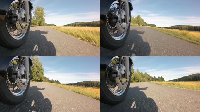 骑摩托车行驶中的摩托车摩托车轮胎在路上