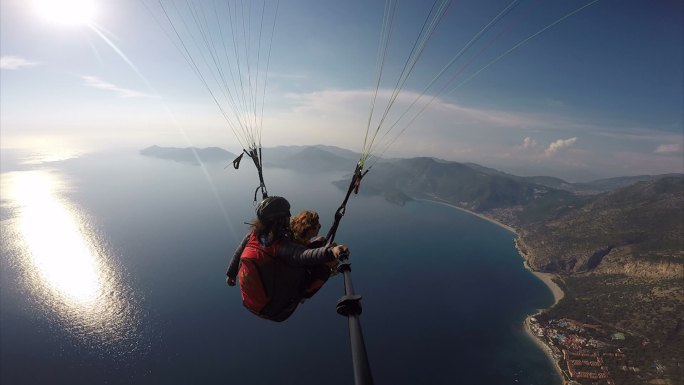 滑翔伞极限运动滑翔伞自拍视角挑战冒险高空