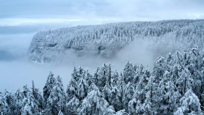 冰雪瓦屋山