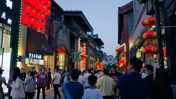 北京前门大街大栅栏古建筑烤鸭夜景